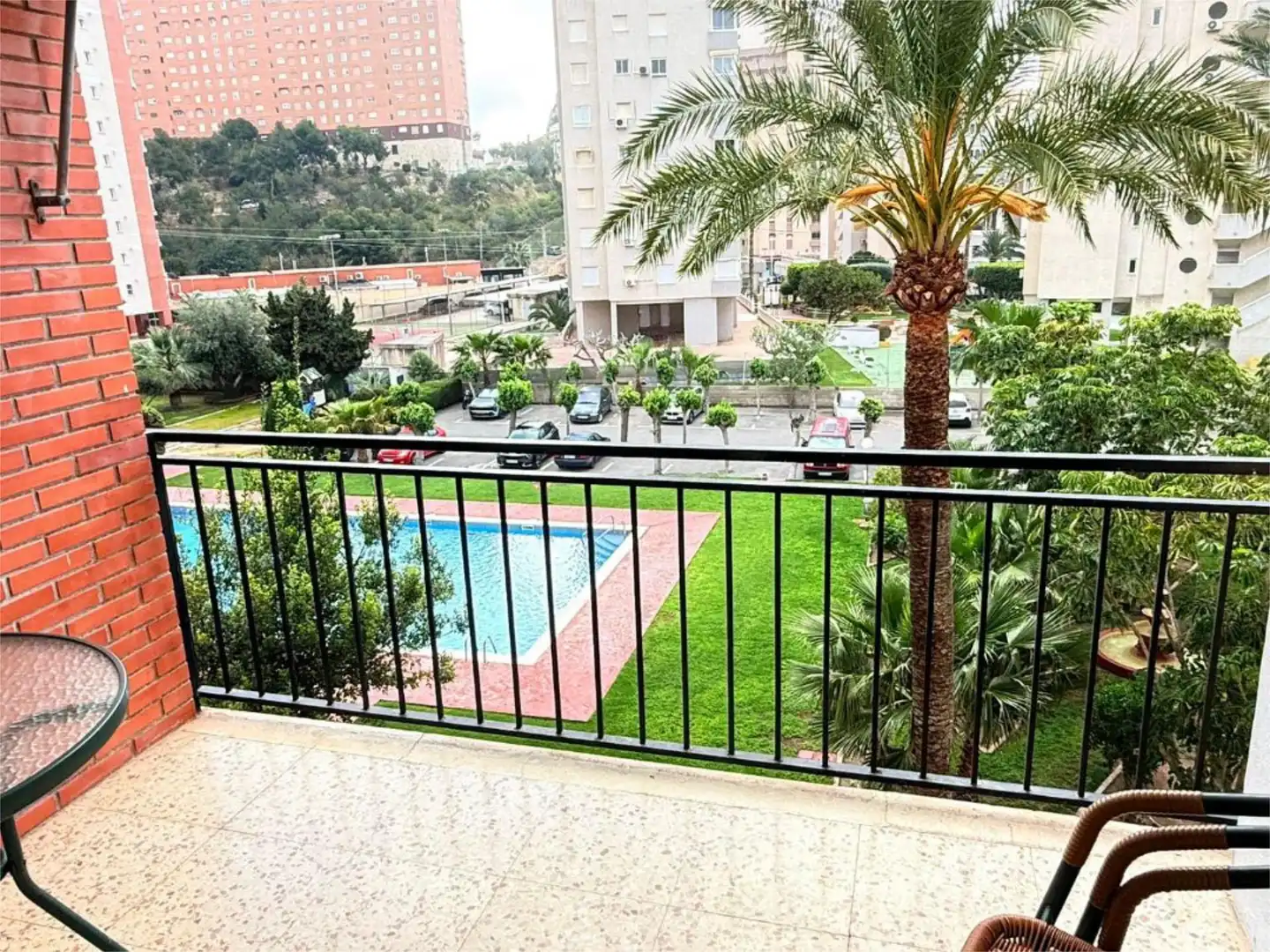 Vista exterior de Piso en venta en La Nucia con Jardín privado, Terraza y Piscina