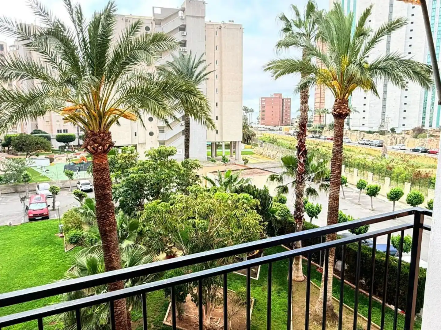 Vista exterior de Piso en venta en La Nucia con Jardín privado, Terraza y Piscina