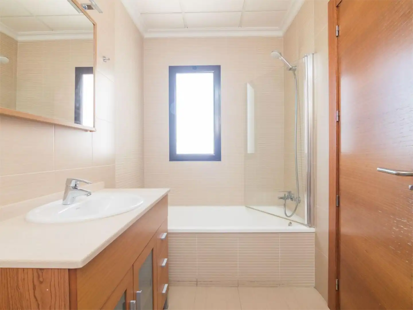 Flat for sale in Avinguda de Dolores, 47, El Raval - Portes Encarnades Bathroom of Flat for sale in Elche / Elx with Air Conditioner, Heating and Terrace