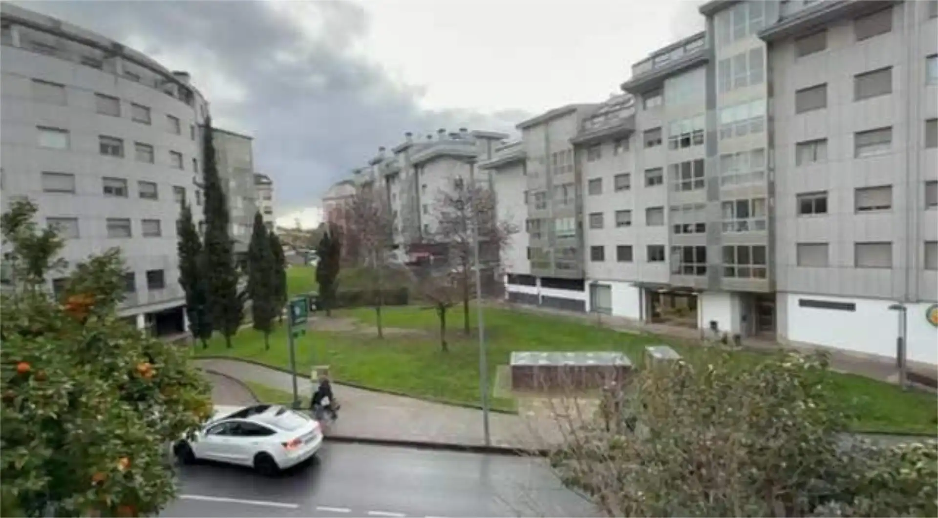 Außenansicht von Wohnung zum Verkauf in Meaño mit Heizung, Terrasse und Abstellraum