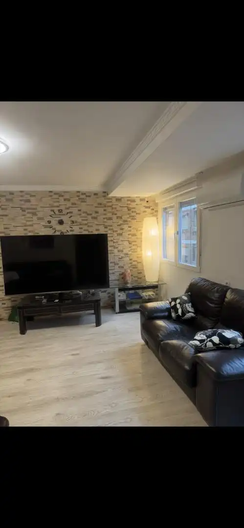 Piso en venta en Calle Aurita González, 6, Plaza de Toros - Avenida Chapí - Trinquete Sala de estar de Piso en venta en Elda con Aire acondicionado, Parquet y Balcón