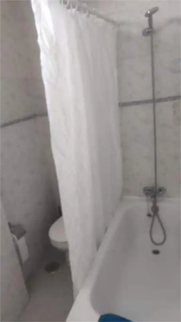 Piso de alquiler en Jarandilla de la Vera Baño de Piso de alquiler en Jarandilla de la Vera con Calefacción, Terraza y Amueblado