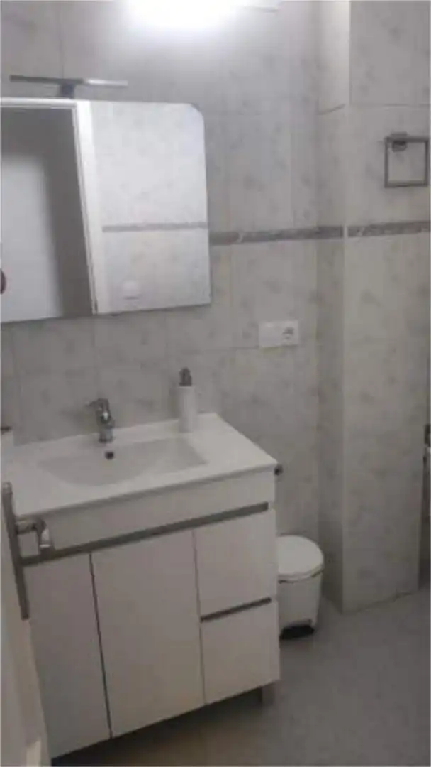 Piso de alquiler en Jarandilla de la Vera Baño de Piso de alquiler en Jarandilla de la Vera con Calefacción, Terraza y Amueblado