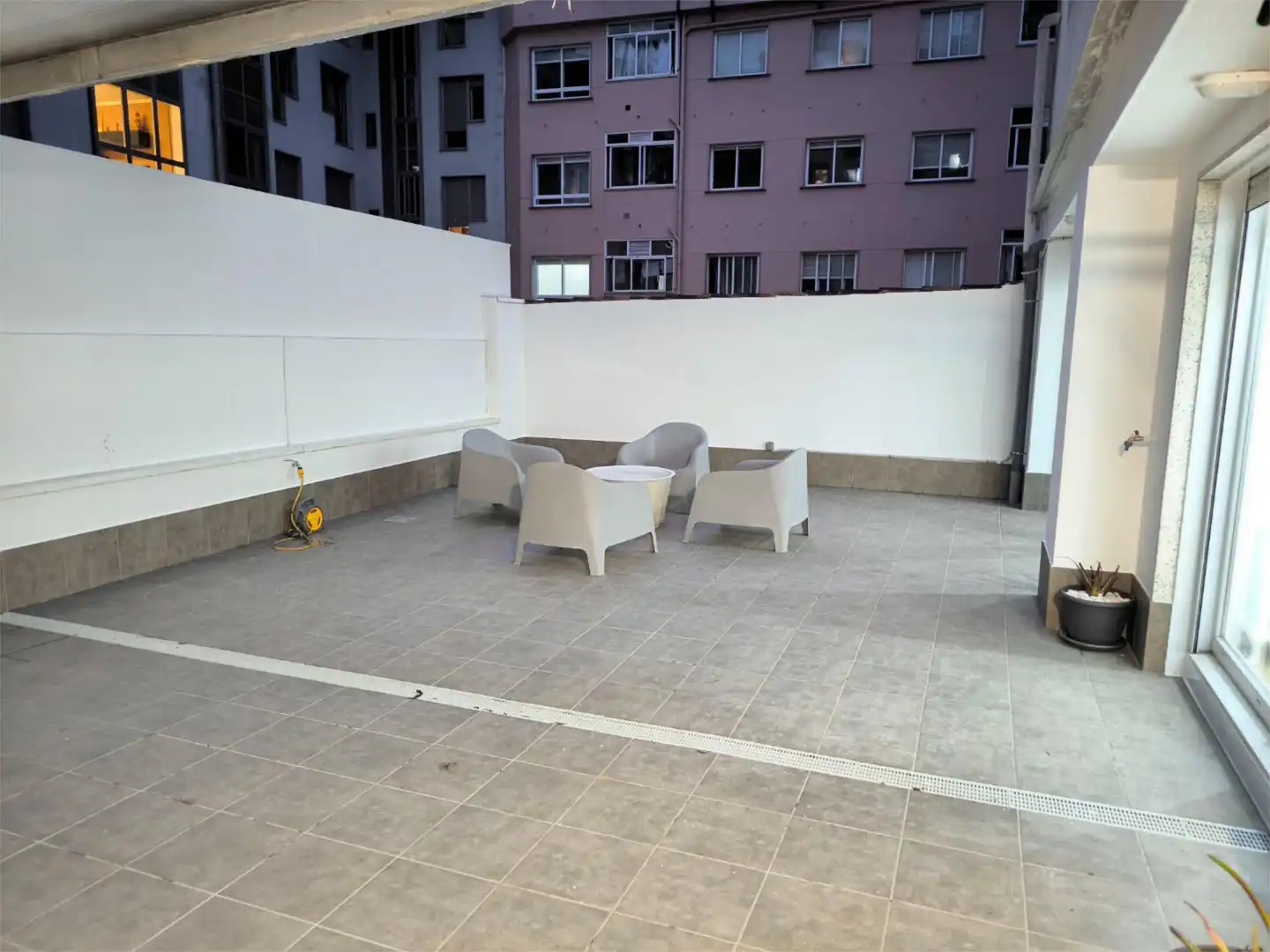 Terraza de Piso para compartir en Pontevedra Capital  con Calefacción, Terraza y Amueblado