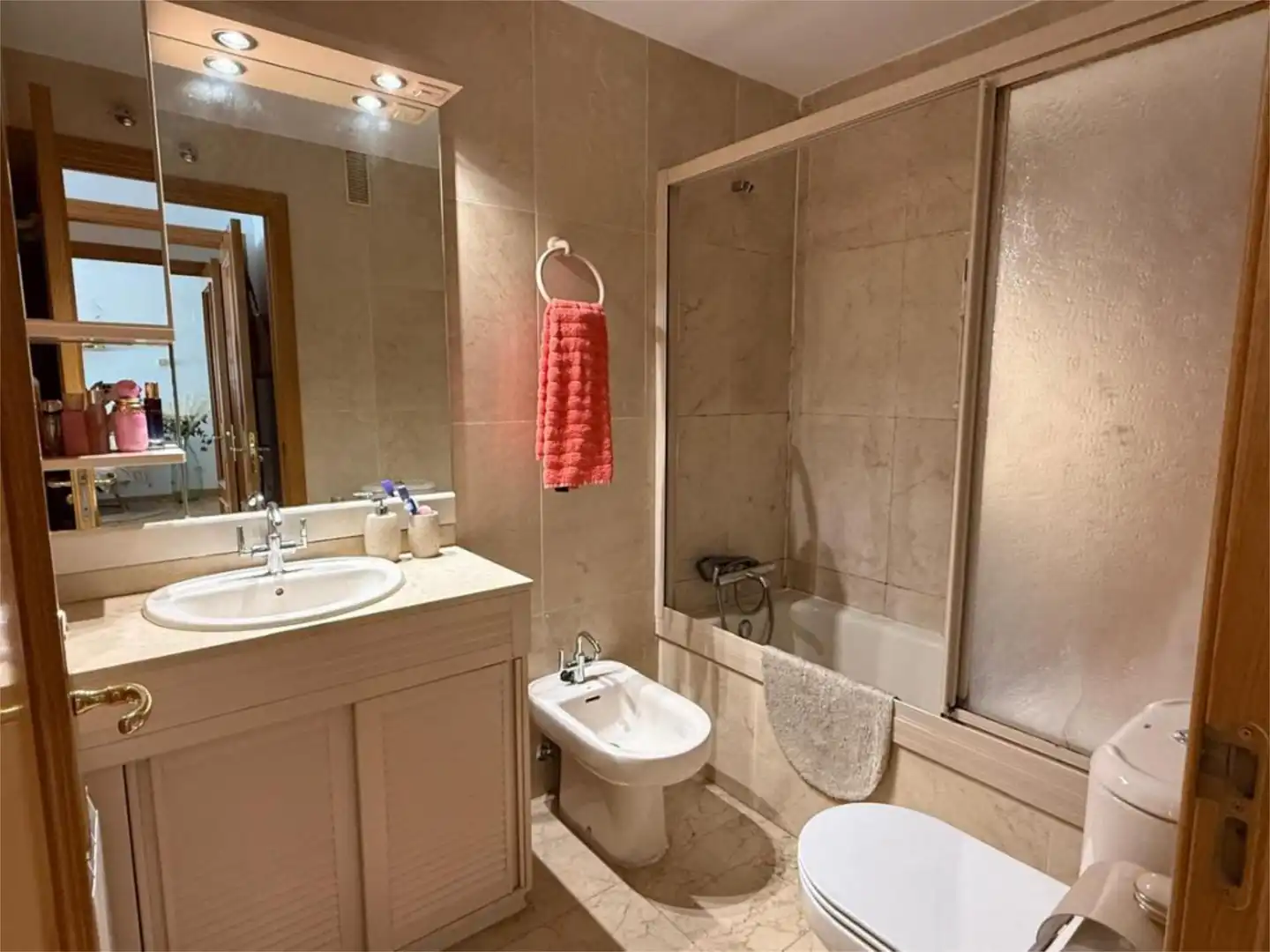 Piso en venta en Calle de Rafael Bergamín, 6, San Juan Bautista Baño de Piso en venta en Madrid Capital con Piscina