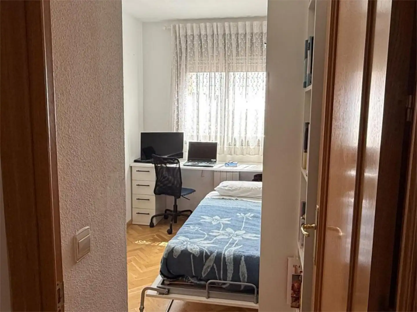 Piso en venta en Calle de Rafael Bergamín, 6, San Juan Bautista Habitación de Piso en venta en Madrid Capital con Piscina