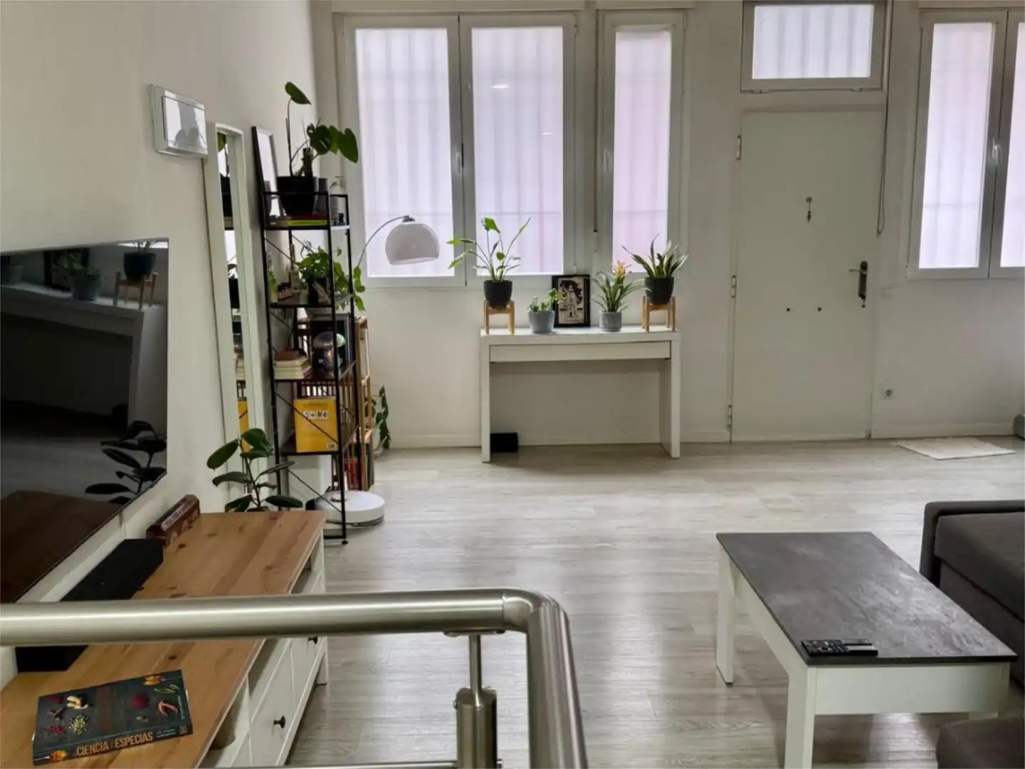 Flat for sale in Calle de Batres, 43, Ventas Living room of Flat for sale in Madrid Capital with Heating, Parquet flooring and Furnished