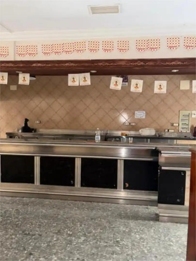 Local de alquiler en La Rinconada con Aire acondicionado