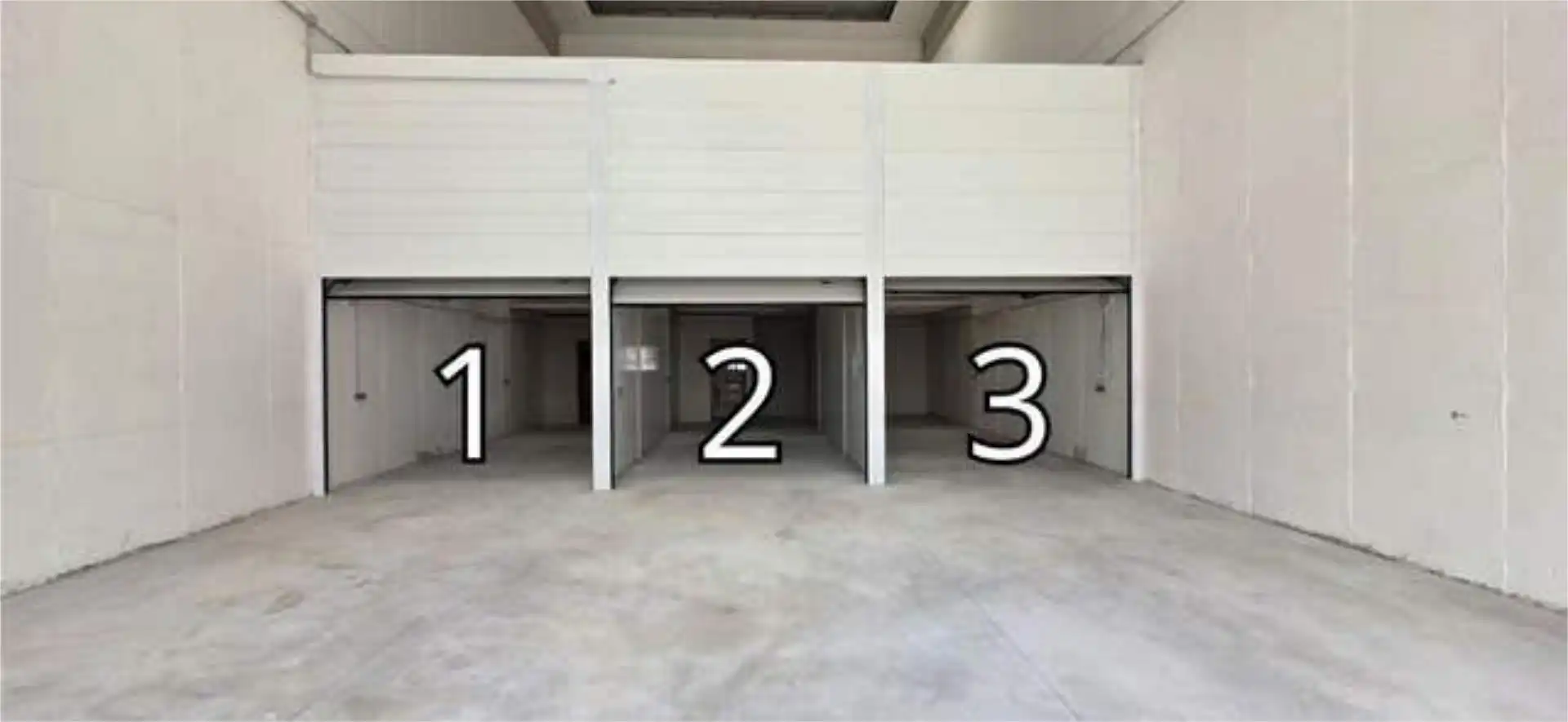 Industrial buildings for rent in Villafría - La Ventilla - Castañares Parking of Industrial buildings for rent in Burgos