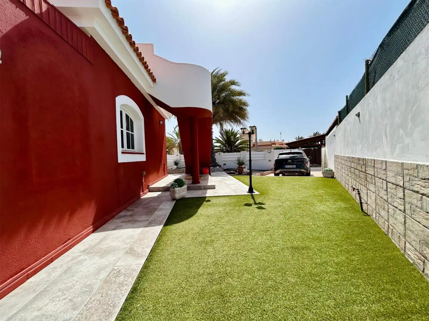 Piso en venta en Calle la Luna, 3, Caleta de Fuste Vista exterior de Piso en venta en Antigua con Jardín privado, Piscina y Amueblado