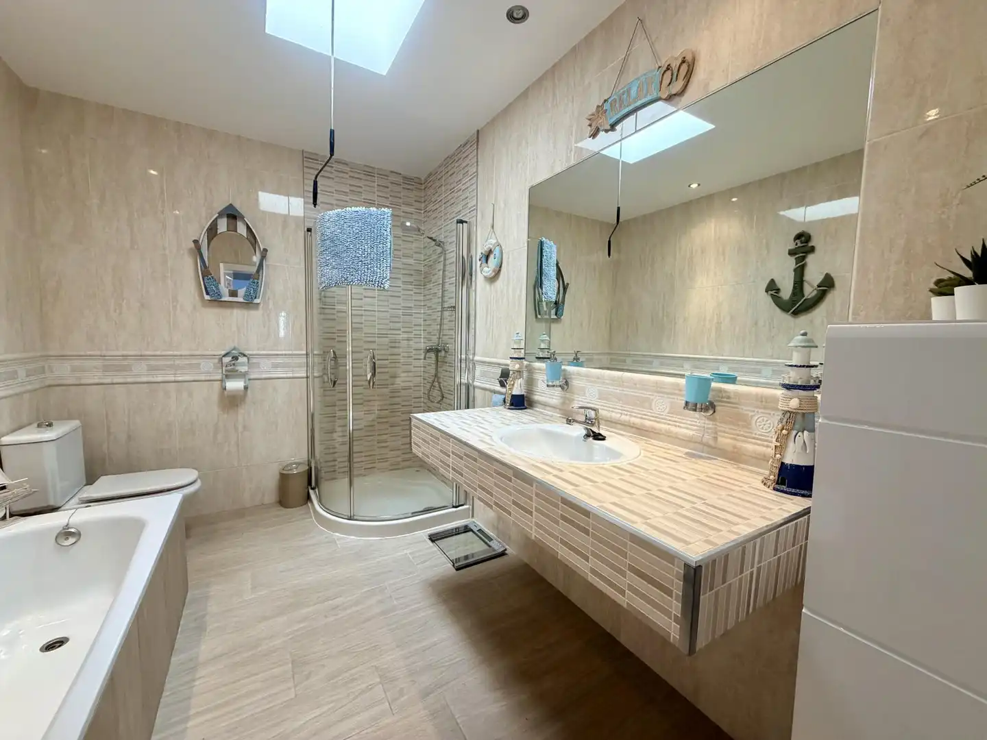 Piso en venta en Calle la Luna, 3, Caleta de Fuste Baño de Piso en venta en Antigua con Jardín privado, Piscina y Amueblado
