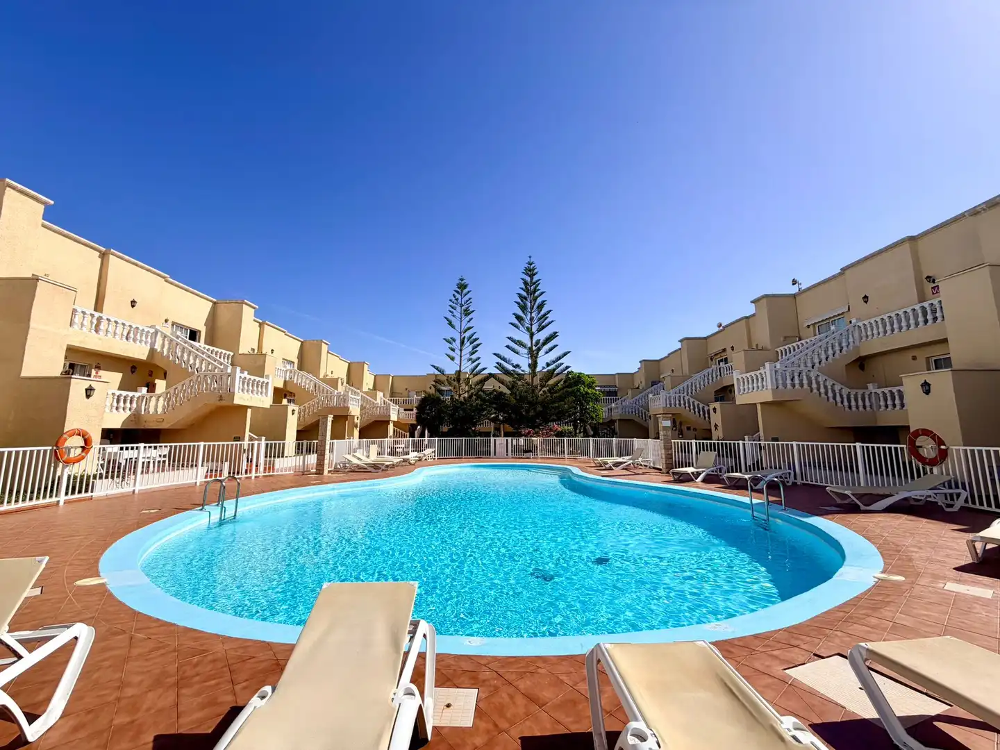 Dúplex en venta en Avenida Virgen de la Peña, 86, Caleta de Fuste Piscina de Dúplex en venta en Antigua con Terraza, Piscina y Amueblado