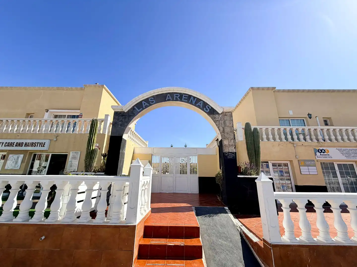 Dúplex en venta en Avenida Virgen de la Peña, 86, Caleta de Fuste Vista exterior de Dúplex en venta en Antigua con Terraza, Piscina y Amueblado
