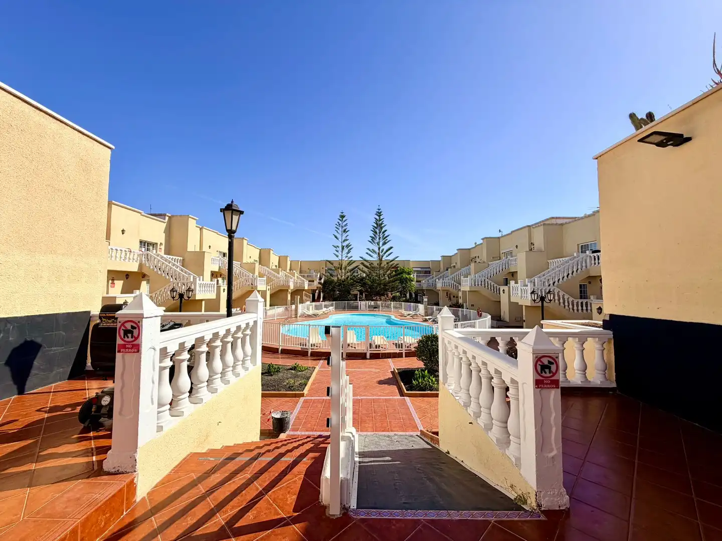 Dúplex en venta en Avenida Virgen de la Peña, 86, Caleta de Fuste Vista exterior de Dúplex en venta en Antigua con Terraza, Piscina y Amueblado