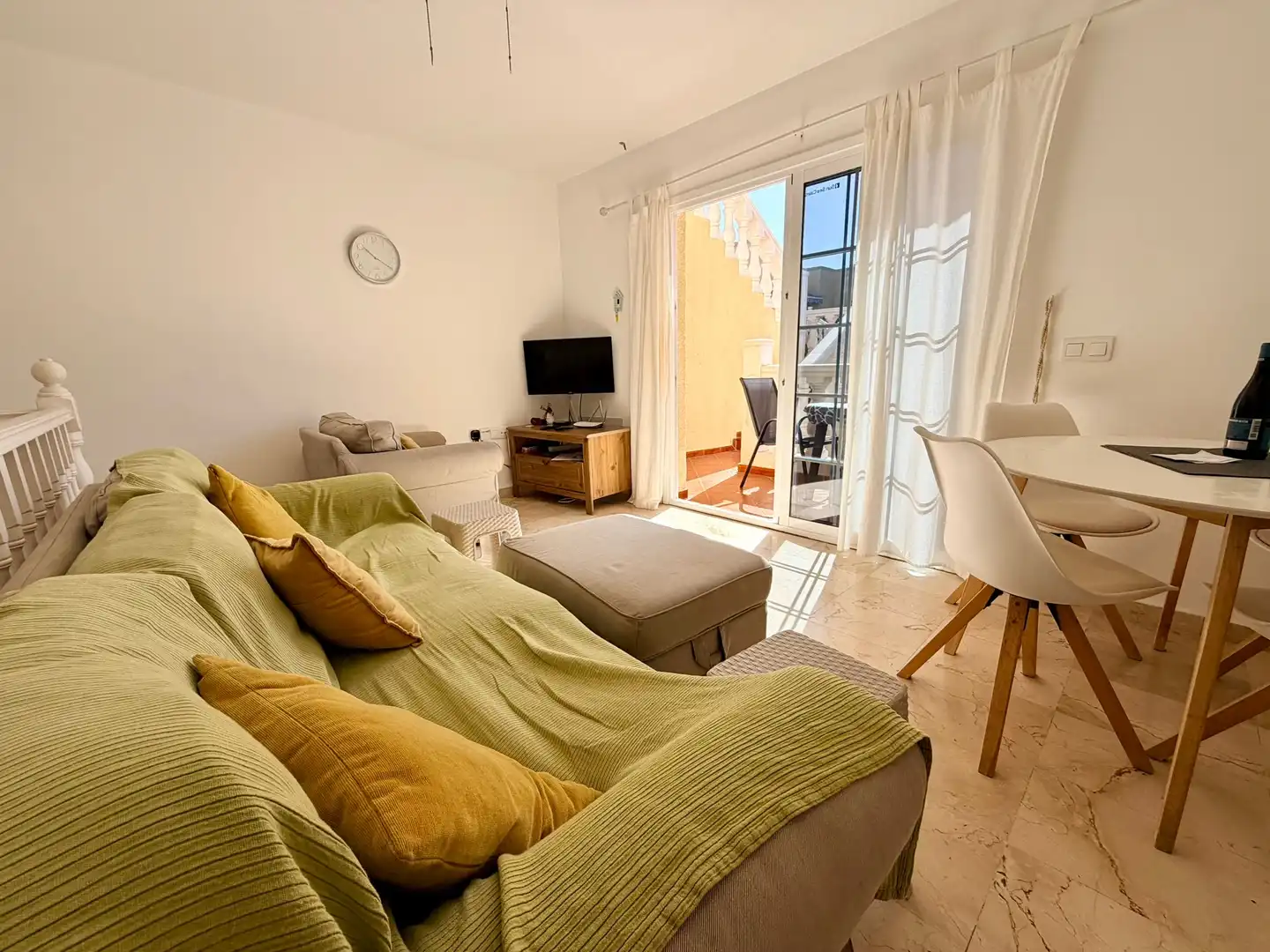 Dúplex en venta en Avenida Virgen de la Peña, 86, Caleta de Fuste Sala de estar de Dúplex en venta en Antigua con Terraza, Piscina y Amueblado
