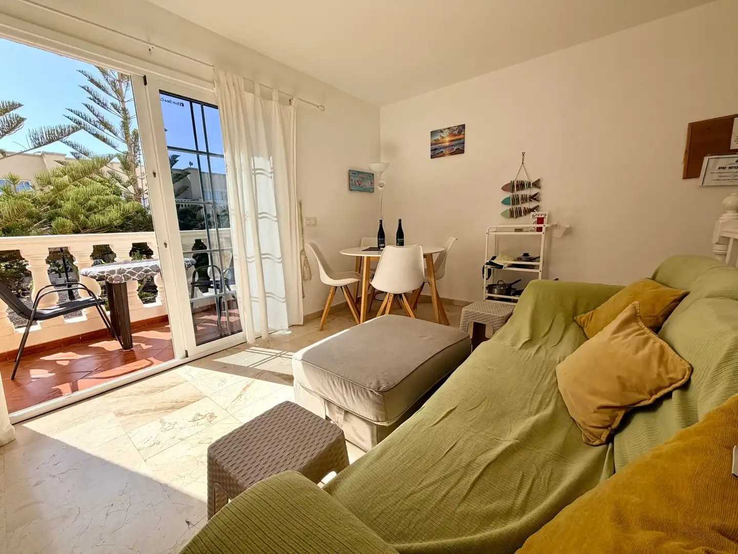 Dúplex en venta en Avenida Virgen de la Peña, 86, Caleta de Fuste Sala de estar de Dúplex en venta en Antigua con Terraza, Piscina y Amueblado