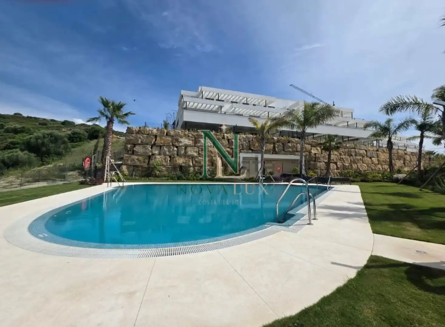 Erdgeschoss zum Verkauf in Urbanizacion Camarate Golf, 9, Bahía de Casares Schwimmbecken von Erdgeschoss zum Verkauf in Casares mit Terrasse, Schwimmbad und Balkon