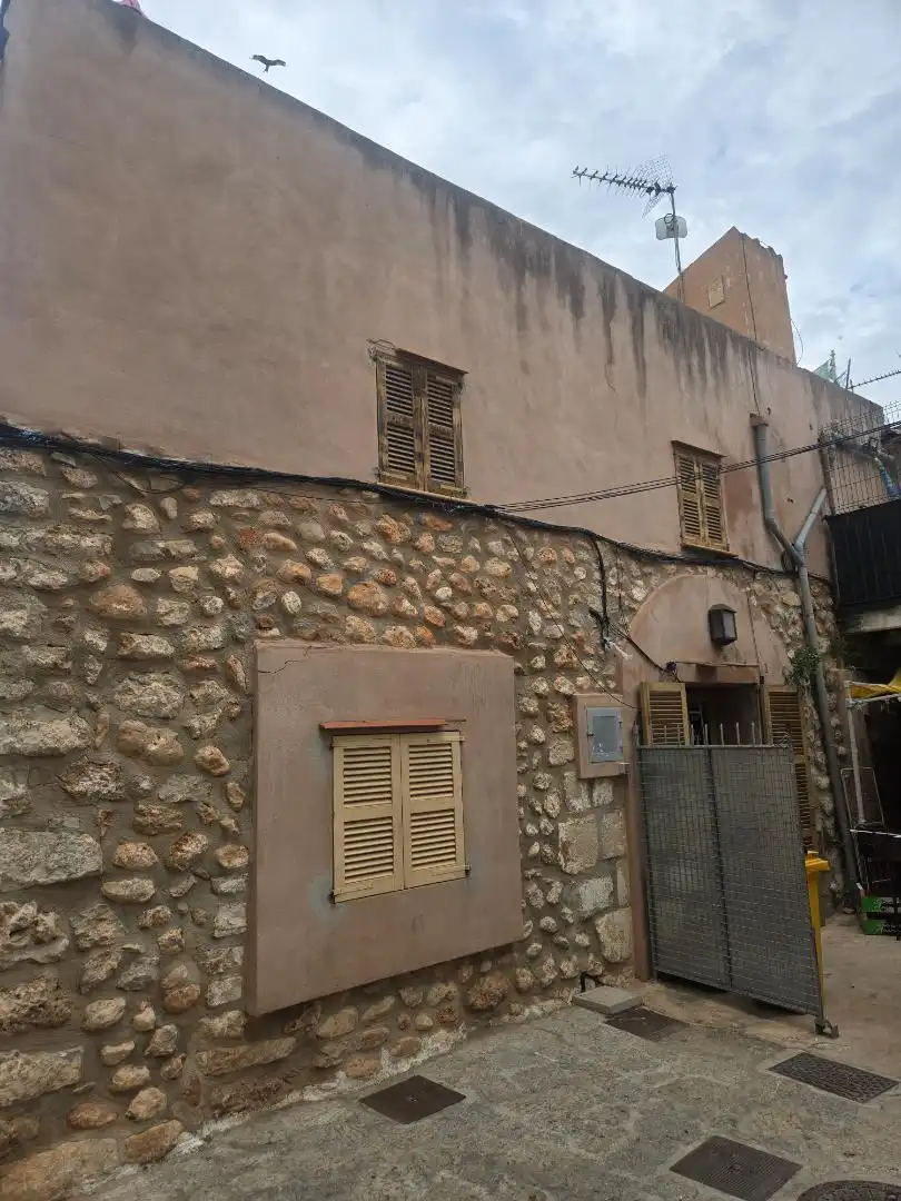 Erdgeschoss zum Verkauf in Carrer de la Pau, 1, Binissalem Außenansicht von Erdgeschoss zum Verkauf in Binissalem mit Terrasse, Abstellraum und Balkon