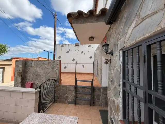 Casa o xalet en venda a Carrer Comellarets, 15, Flix Vista exterior de Casa o xalet en venda en Flix amb Aire condicionat i Terrassa