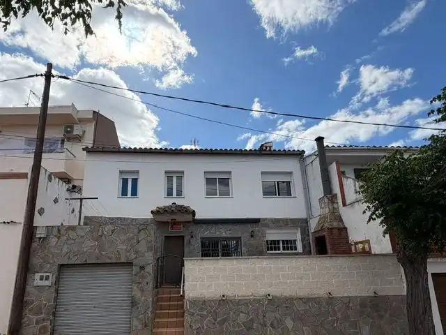 Vista exterior de Casa o chalet en venta en Flix con Aire acondicionado, Calefacción y Parquet