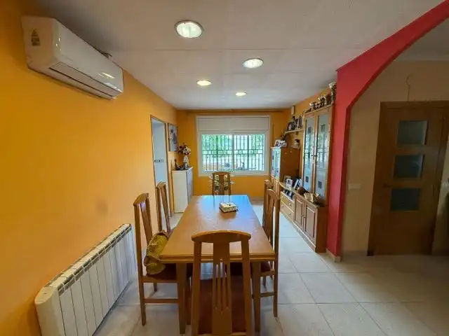 Casa o xalet en venda a Carrer Comellarets, 15, Flix Menjador de Casa o xalet en venda en Flix amb Aire condicionat i Terrassa