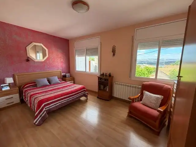 Casa o xalet en venda a Carrer Comellarets, 15, Flix Dormitori de Casa o xalet en venda en Flix amb Aire condicionat i Terrassa