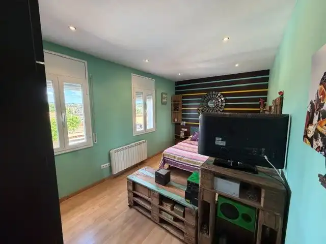 Casa o xalet en venda a Carrer Comellarets, 15, Flix Dormitori de Casa o xalet en venda en Flix amb Aire condicionat i Terrassa