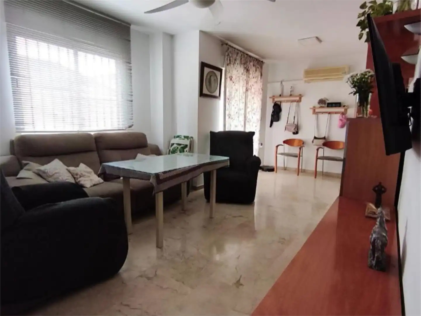 Wohnung zum Verkauf in Calle Jardines, 1, Cúllar Vega Wohnzimmer von Wohnung zum Verkauf in Cúllar Vega mit Klimaanlage, Terrasse und Balkon
