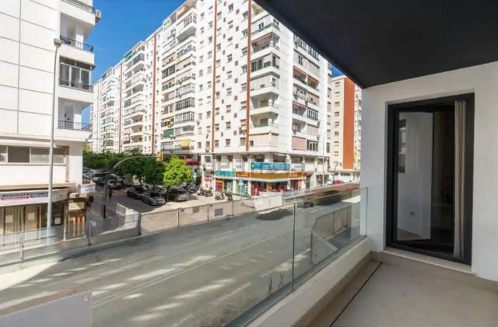 Wohnung zum Verkauf in Los Castillejos - La Trinidad Außenansicht von Wohnung zum Verkauf in Málaga mit Privatgarten, Terrasse und Abstellraum