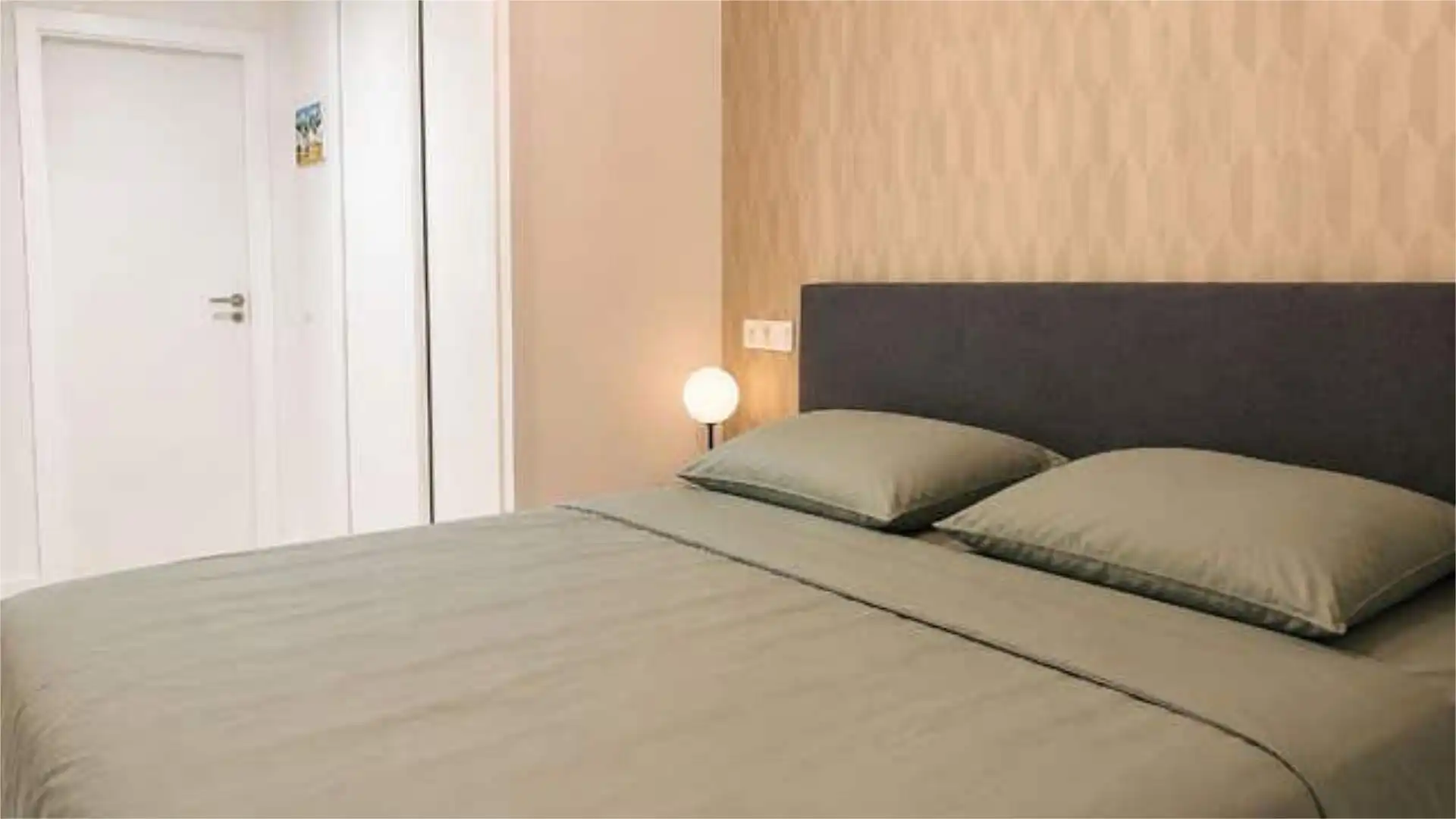 Wohnung zum Verkauf in Los Castillejos - La Trinidad Schlafzimmer von Wohnung zum Verkauf in Málaga mit Privatgarten, Terrasse und Abstellraum