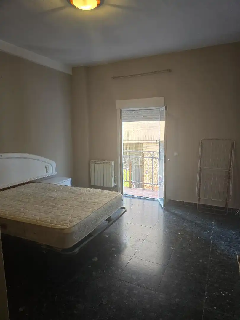 Piso en venta en Calle de la Chirimoya, 13, Buena Vista Habitación de Piso en venta en Madrid con Calefacción, Terraza y Amueblado