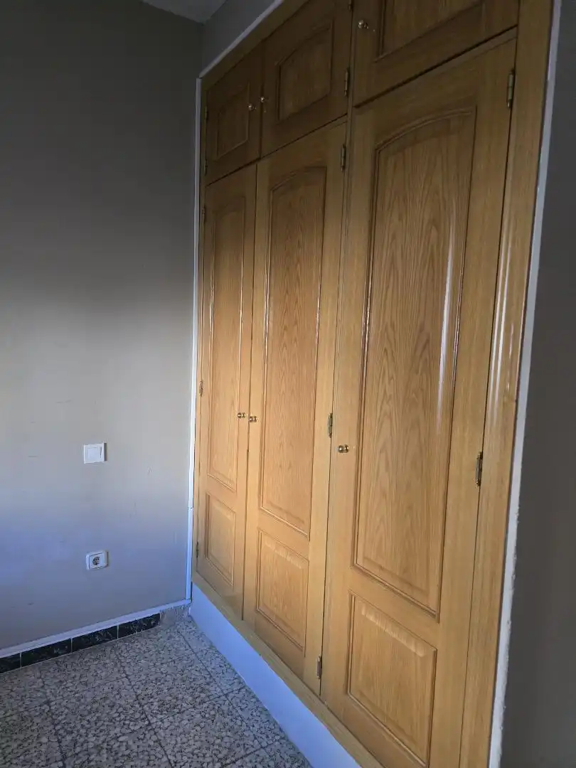 Piso en venta en Calle de la Chirimoya, 13, Buena Vista Habitación de Piso en venta en Madrid con Calefacción, Terraza y Amueblado