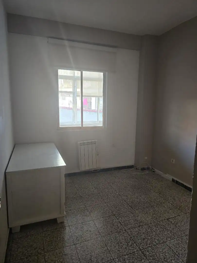 Piso en venta en Calle de la Chirimoya, 13, Buena Vista Habitación de Piso en venta en Madrid con Calefacción, Terraza y Amueblado