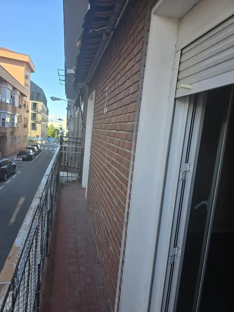 Piso en venta en Calle de la Chirimoya, 13, Buena Vista Terraza de Piso en venta en Madrid con Calefacción, Terraza y Amueblado