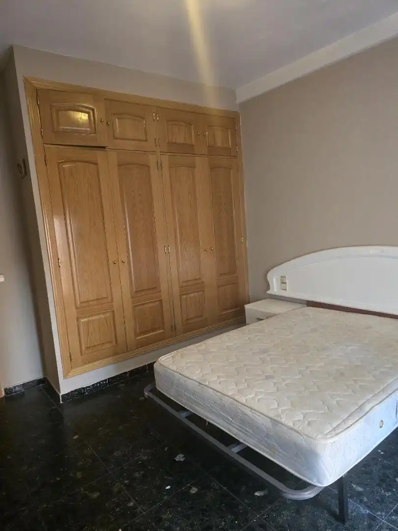 Piso en venta en Calle de la Chirimoya, 13, Buena Vista Habitación de Piso en venta en Madrid con Calefacción, Terraza y Amueblado