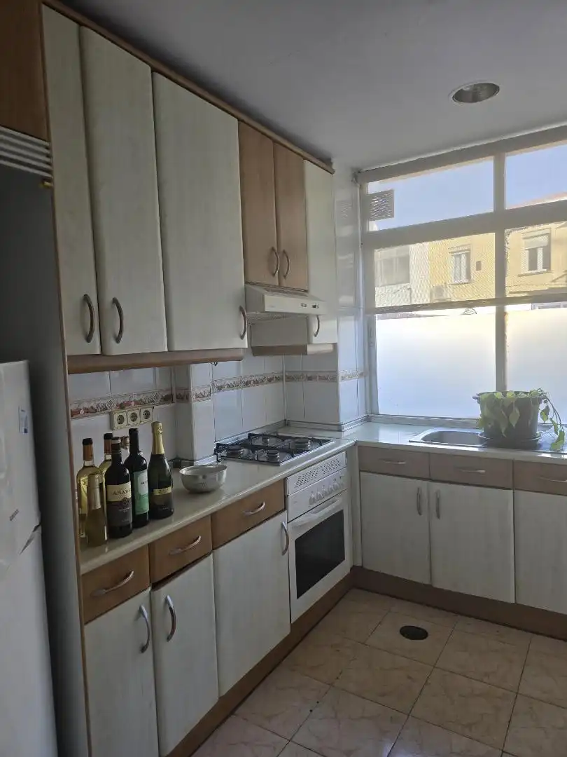 Piso en venta en Calle de la Chirimoya, 13, Buena Vista Cocina de Piso en venta en Madrid con Calefacción, Terraza y Amueblado