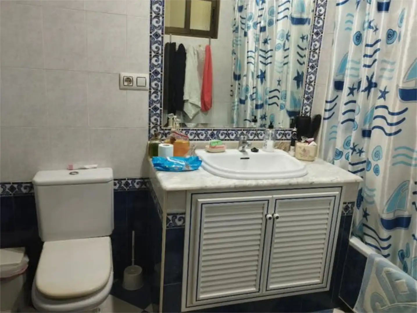 Piso en venta en Mairena del Alcor Baño de Piso en venta en Mairena del Alcor con Terraza y Trastero