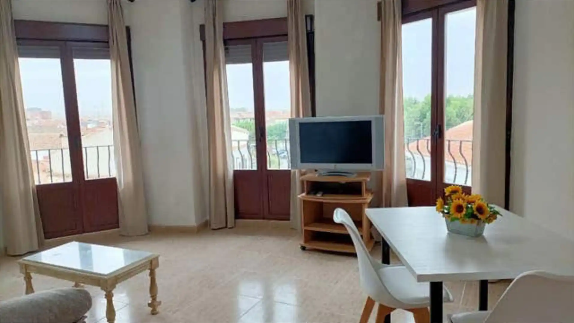 Living room of Flat for rent in Almagro  with Heating, Terrace and Storage room