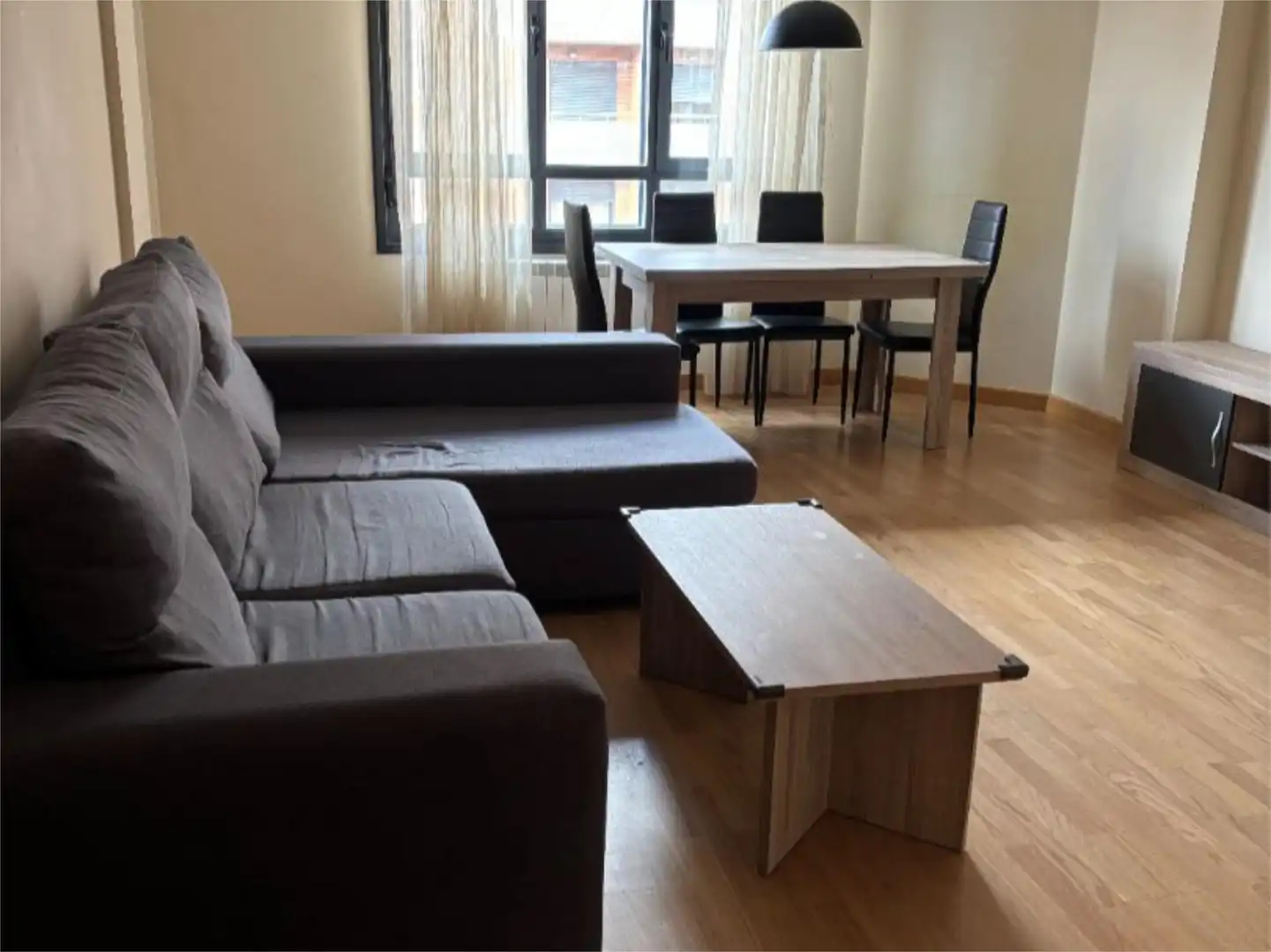 Piso en venta en Calle Palencia, 2, Ciudad Jardín -Vista Alegre Sala de estar de Piso en venta en Zamora Capital con Calefacción, Parquet y Trastero