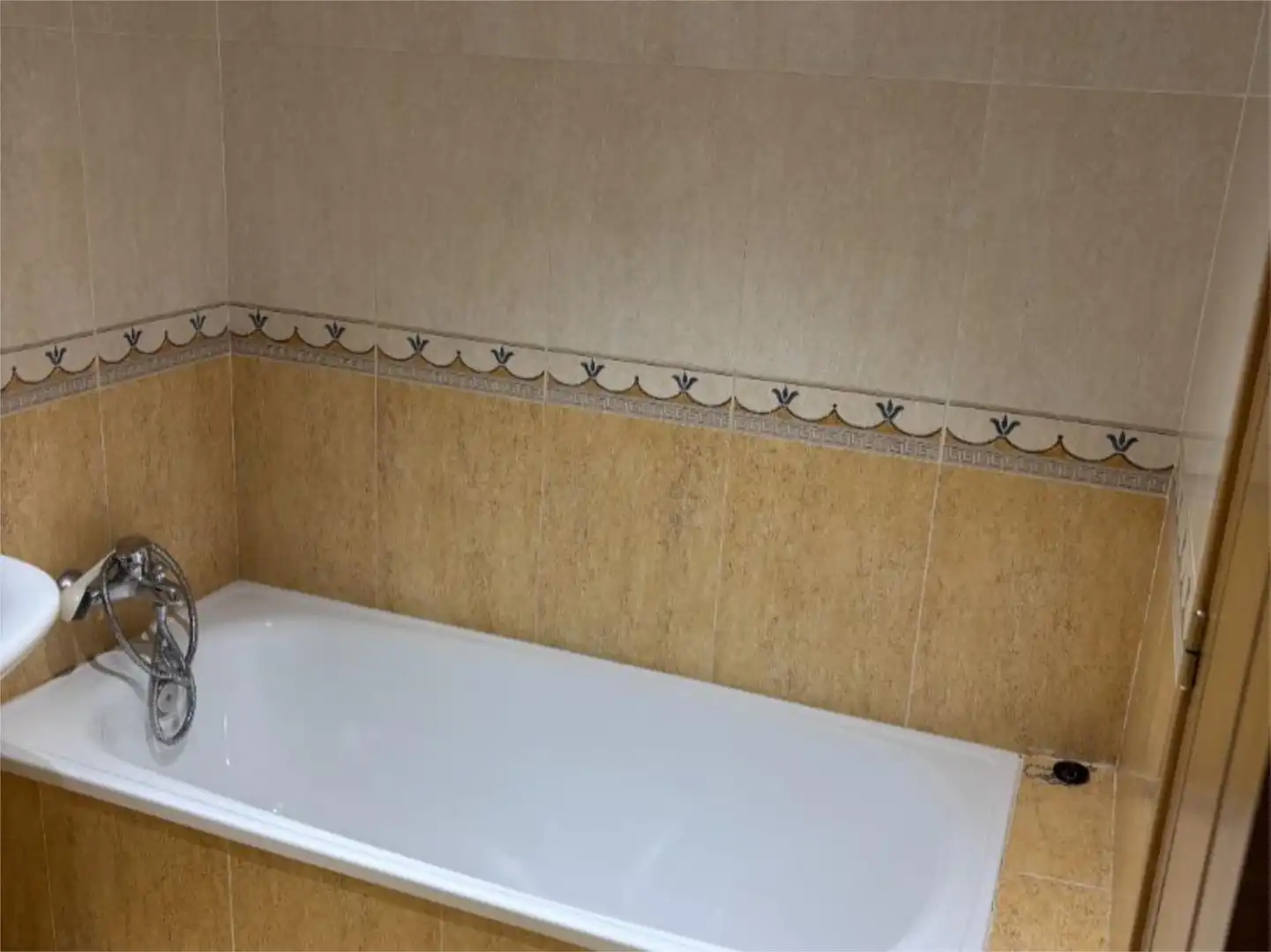 Piso en venta en Calle Palencia, 2, Ciudad Jardín -Vista Alegre Baño de Piso en venta en Zamora Capital con Calefacción, Parquet y Trastero