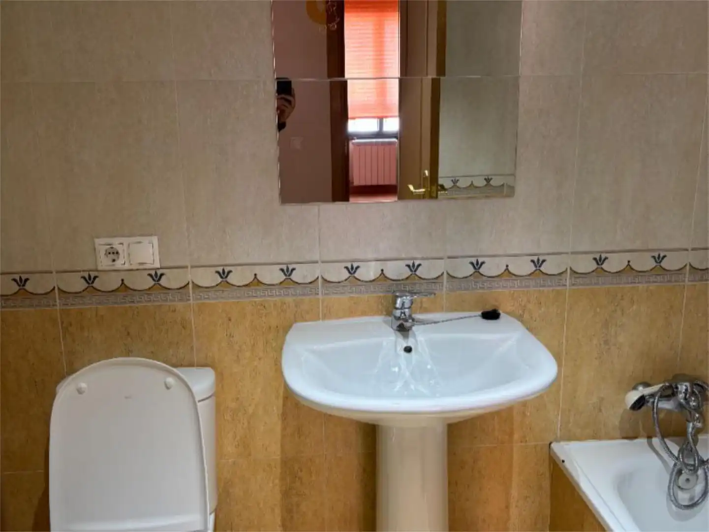 Piso en venta en Calle Palencia, 2, Ciudad Jardín -Vista Alegre Baño de Piso en venta en Zamora Capital con Calefacción, Parquet y Trastero