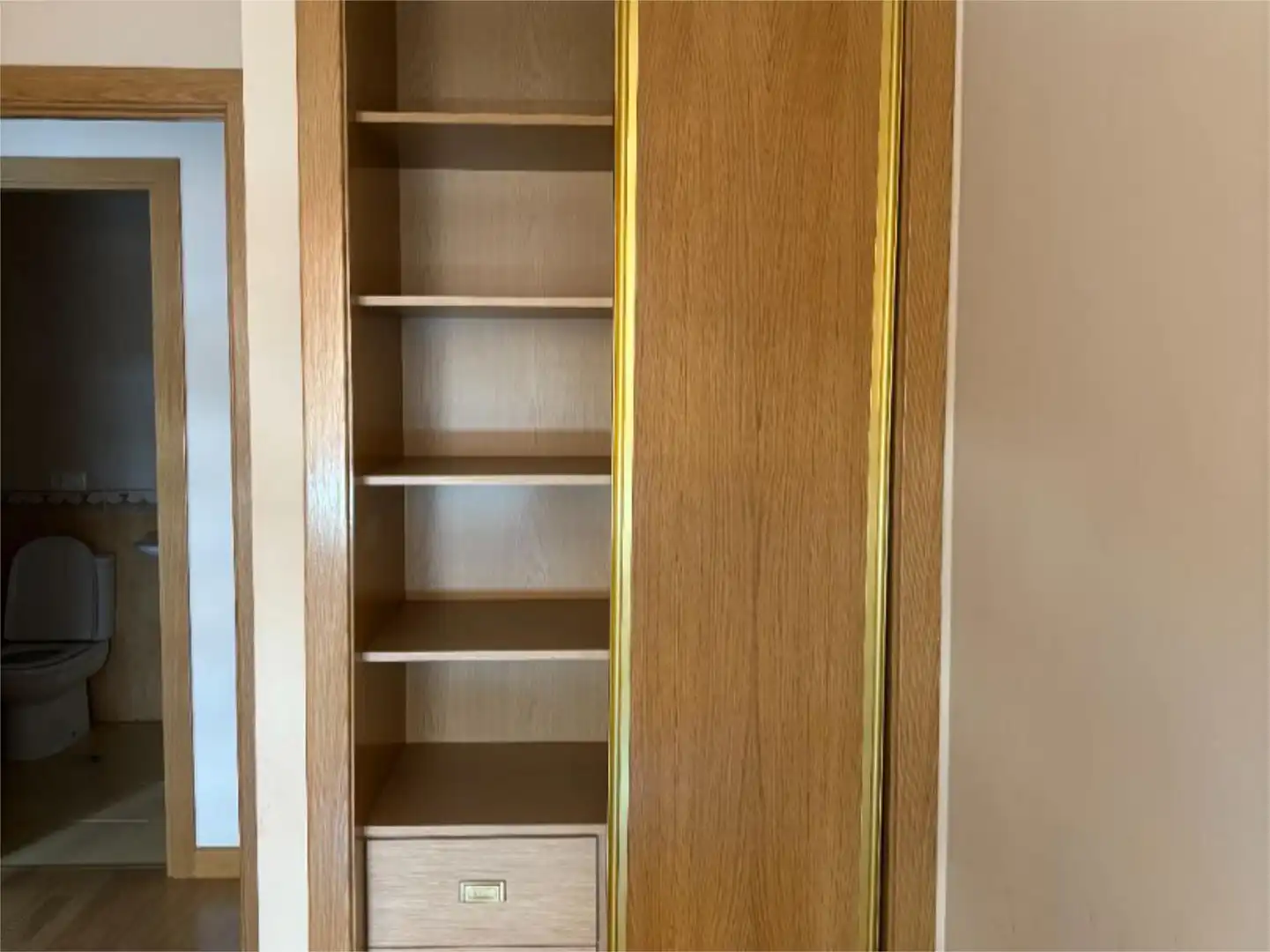 Piso en venta en Calle Palencia, 2, Ciudad Jardín -Vista Alegre Habitación de Piso en venta en Zamora Capital con Calefacción, Parquet y Trastero