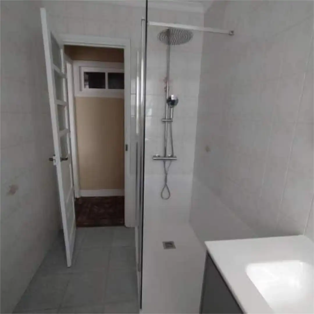 Piso de alquiler en Monte Alto - Zalaeta - Atocha Baño de Piso de alquiler en A Coruña Capital con Trastero