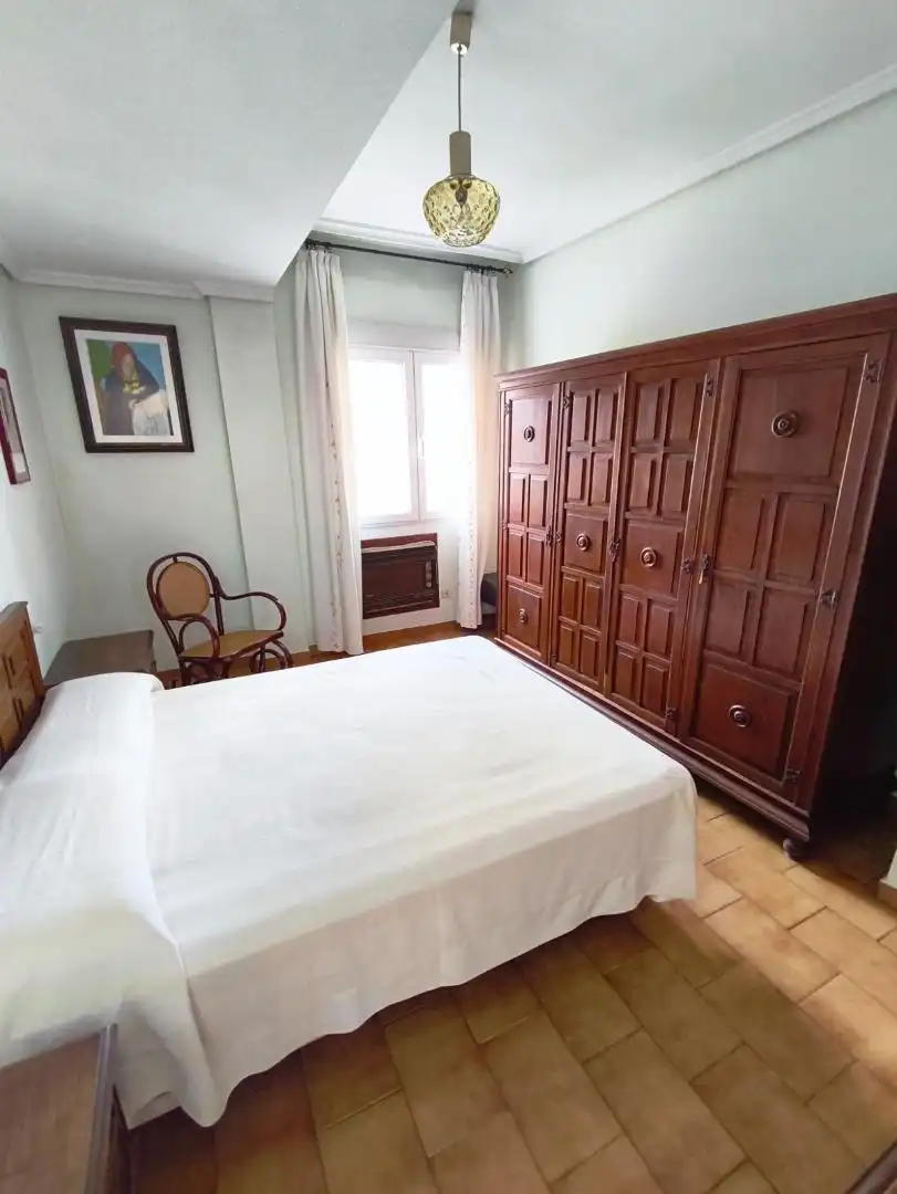 Bedroom of Flat for sale in Sevilla  with Air Conditioner, Terrace and Community parking