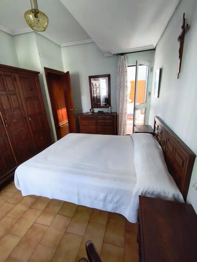 Bedroom of Flat for sale in Sevilla  with Air Conditioner, Terrace and Community parking