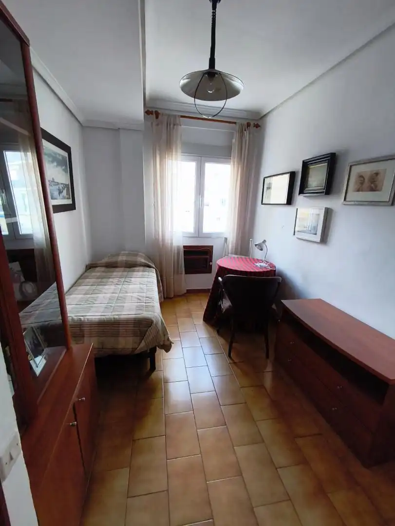 Bedroom of Flat for sale in Sevilla  with Air Conditioner, Terrace and Community parking