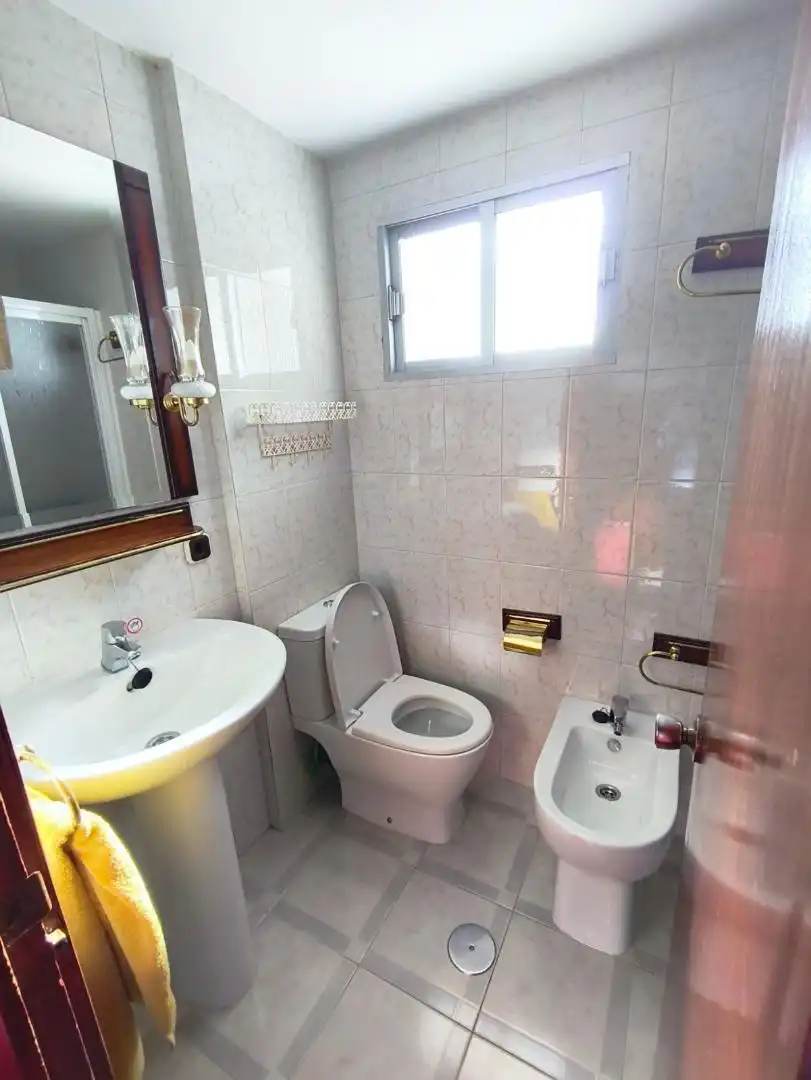 Bathroom of Flat for sale in Sevilla  with Air Conditioner, Terrace and Community parking