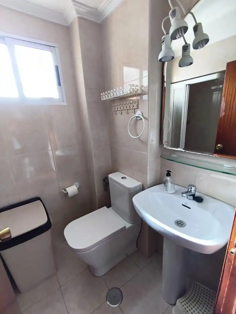 Bathroom of Flat for sale in Sevilla  with Air Conditioner, Terrace and Community parking