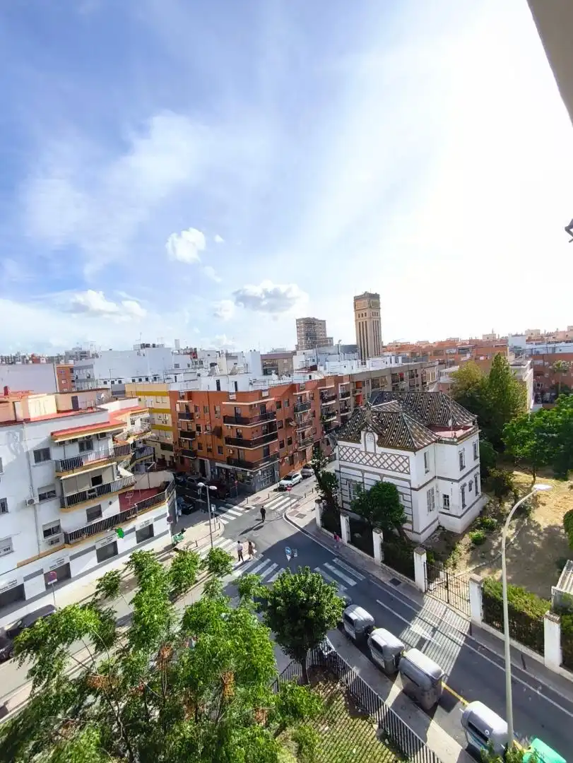 Exterior view of Flat for sale in Sevilla  with Air Conditioner, Terrace and Community parking