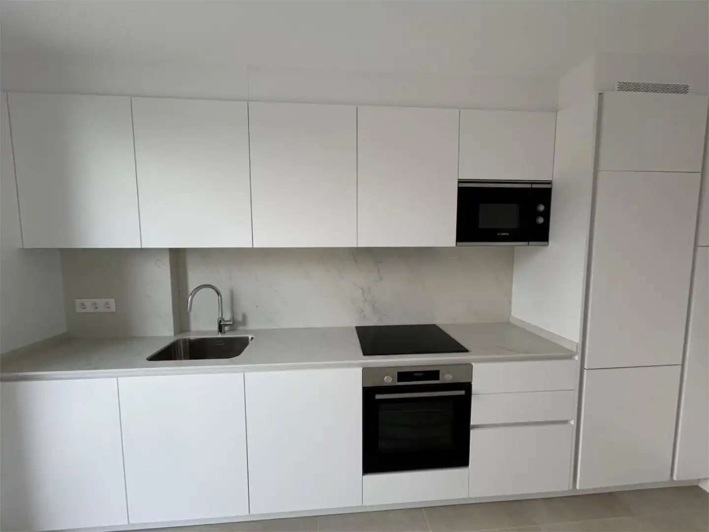 Piso de alquiler en Rúa Xenza, 22, Liáns Cocina de Piso de alquiler en Oleiros con Calefacción, Jardín privado y Parquet